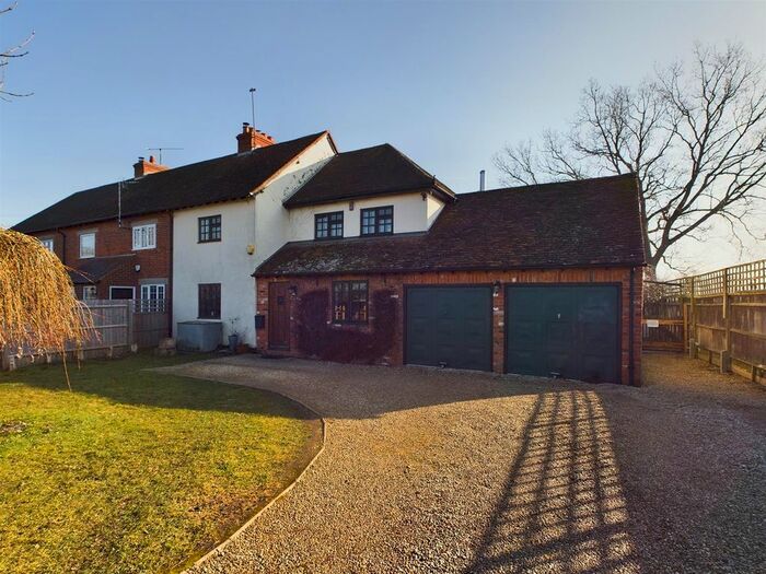 3 Bedroom Property For Sale In The Green, Theale, Reading, RG7
