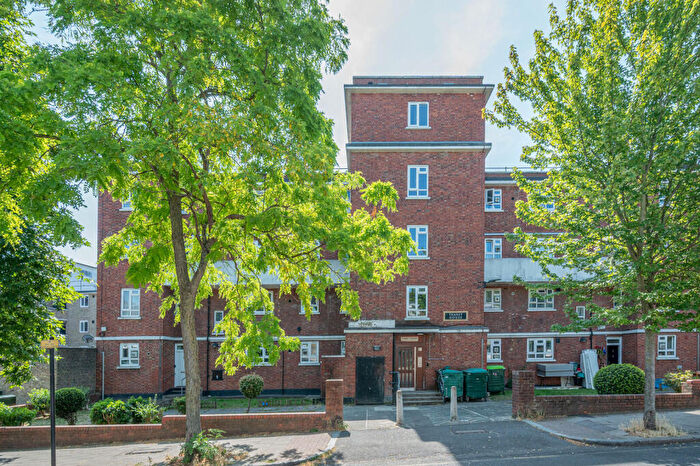 4 Bedroom Maisonette For Sale In Thanet House, West Norwood, London, SE27