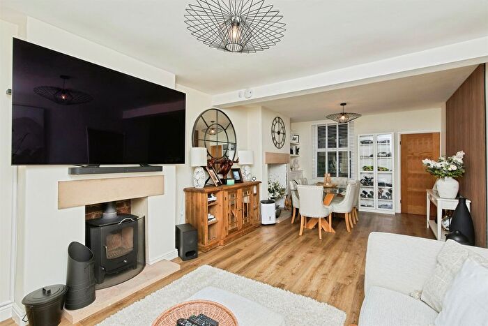 3 Bedroom Semi-detached House For Sale In Dale Road North, Darley Dale, Matlock, DE4