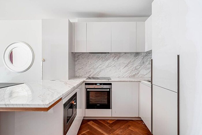 2 Bedroom Flat To Rent In Ambassador Building, Nine Elms, London, SW11