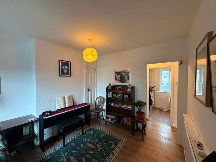 1 Bedroom Flat To Rent In Albany Road, London, E10