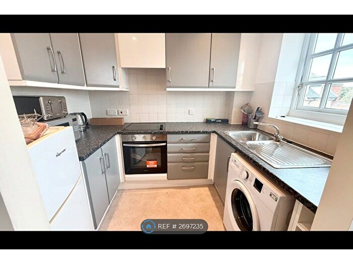 2 Bedroom Flat To Rent In Albany Gardens, Colchester, CO2