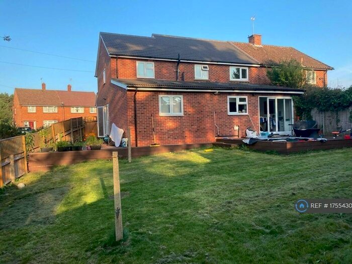 3 Bedroom End Of Terrace House To Rent In Birch Close, Camberley, GU15