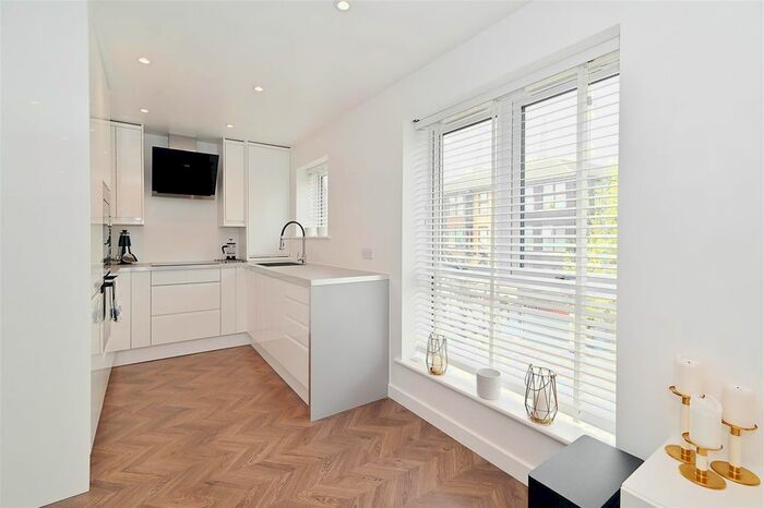 2 Bedroom Flat To Rent In Drake Hall, Britannia Village, E16