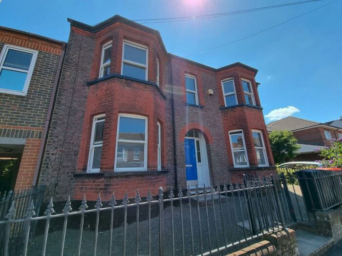 3 Bedroom Semi-Detached House To Rent In Union Street, Dunstable, Bedfordshire, LU6