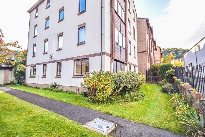 1 Bedroom Retirement Property For Sale In Henlow Drive, Dursley, GL11