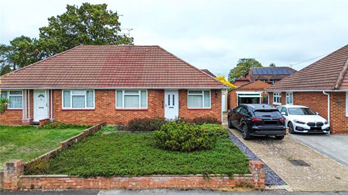2 Bedroom Bungalow For Sale In Roslyn Road, Woodley, Reading, Berkshire, RG5