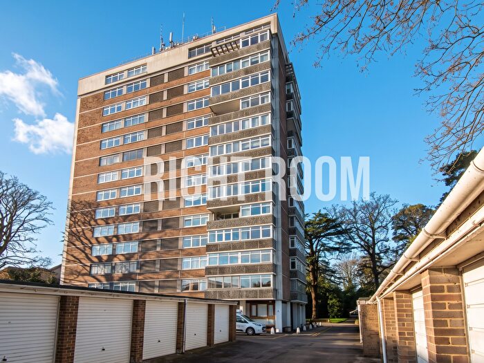 3 Bedroom Flat To Rent In Bed Penthouse, Brampton Tower, Bassett Avenue, Southampton, SO16
