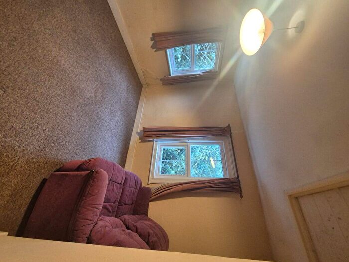 2 Bedroom Flat To Rent In Warwick Avenue, Bedford, Bedfordshire, MK40