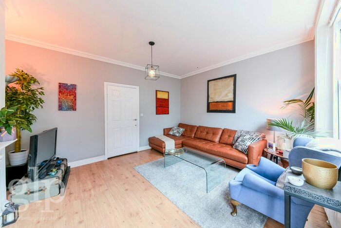 2 Bedroom Flat To Rent In Brewer Street, London, Greater London, W1F