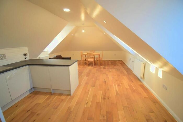 2 Bedroom Flat To Rent In Old Park House, Old Park Road, Palmers Green, London, N13