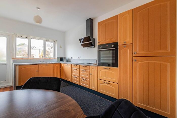 2 Bedroom Flat For Sale In Church Avenue, Penarth, CF64