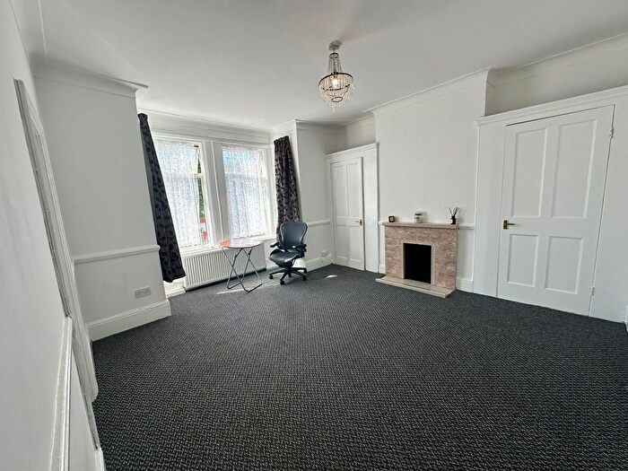 2 Bedroom Flat To Rent In Lathom Road, London, E6