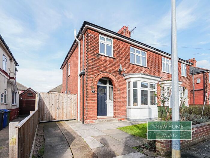 3 Bedroom Semi Detached House For Sale In Sycamore Avenue, Grimsby, DN33