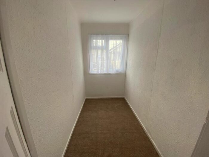 3 Bedroom Detached Bungalow For Sale In Austin Avenue, Jaywick, Clacton