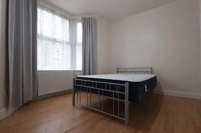 Detached House To Rent In Cranbrook Park, Wood Green, N22