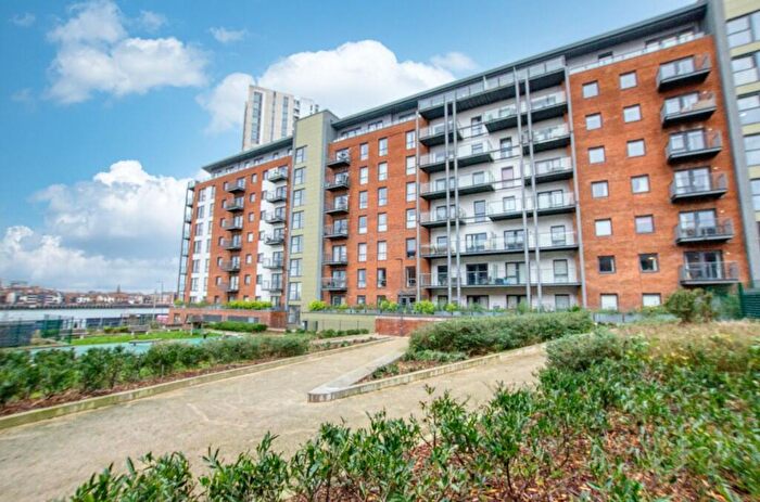2 Bedroom Apartment For Sale In Denyer Walk, Southampton, Hampshire, SO19