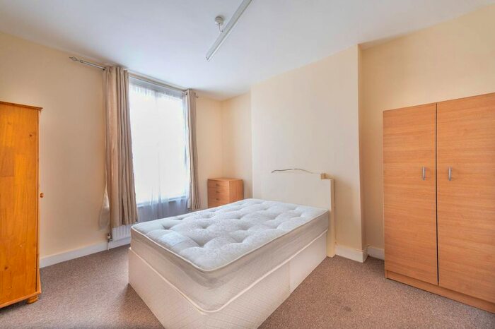 1 Bedroom Flat To Rent In Warlock Road, Maida Hill, London, W9