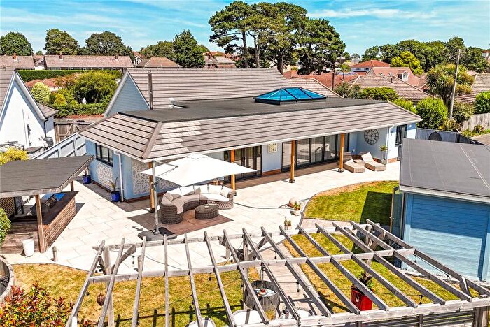 3 Bedroom Bungalow For Sale In Albany Close, Barton On Sea, New Milton, Hampshire, BH25
