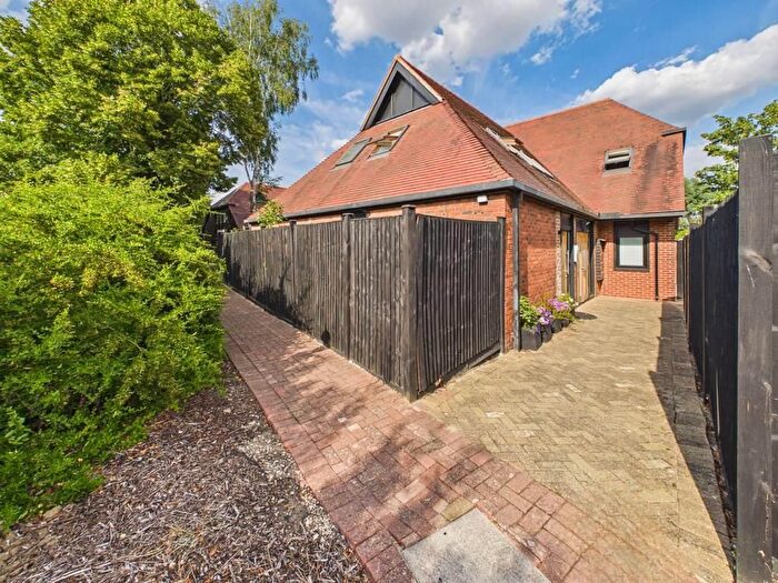 2 Bedroom Flat For Sale In Old Grange Close, Calcot, Reading, RG31