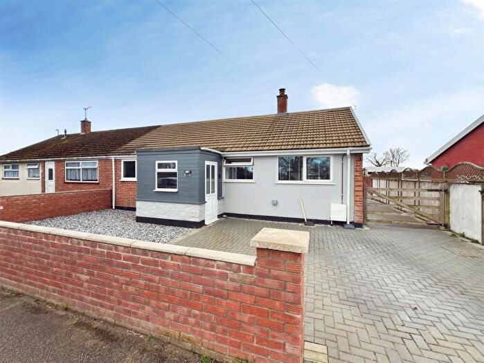 3 Bedroom Semi-Detached Bungalow For Sale In Somerleyton Road, Oulton, Lowestoft, Suffolk, NR32