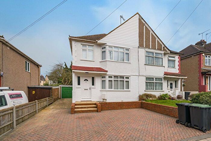 3 Bedroom Semi-Detached House For Sale In Springhead Road, Gravesend, DA11