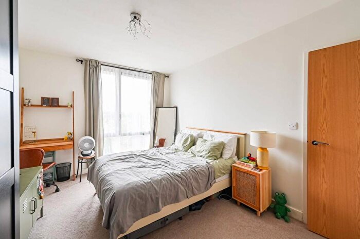 2 Bedroom Flat For Sale In Devons Road, Bow, London, E3