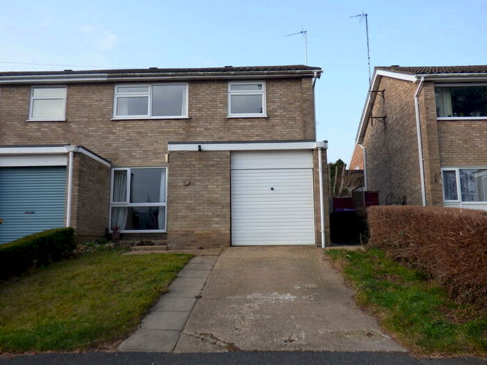 3 Bedroom Semi-Detached House To Rent In Cedar Close, Louth, LN11