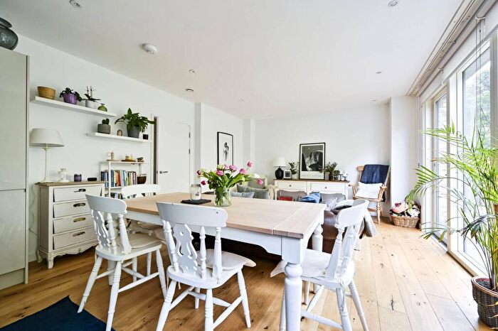 2 Bedroom Flat To Rent In Cambridge Avenue, North Maida Vale, London, NW6