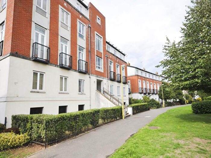 3 Bedroom Flat For Sale In Mosquito Way, Hatfield, Hertfordshire, AL10