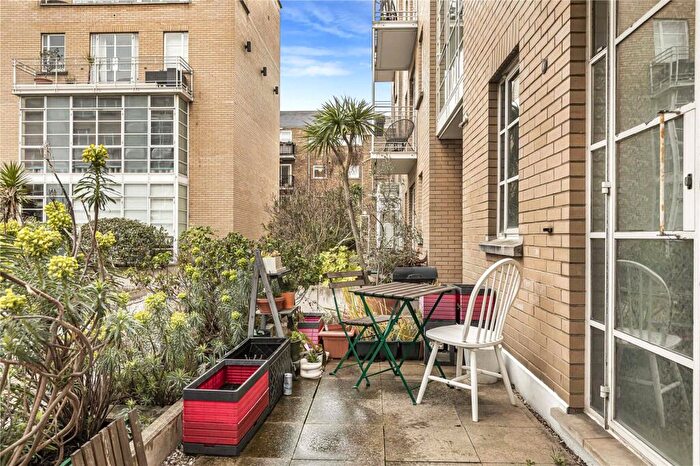 2 Bedroom Apartment To Rent In Roy Square, London, E14