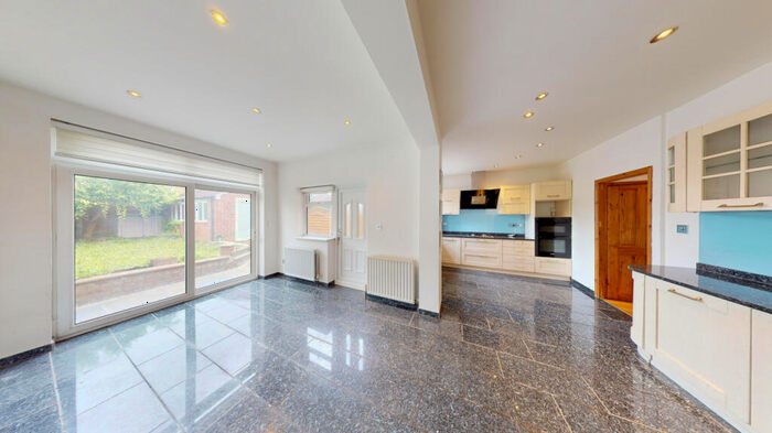 3 Bedroom Semi-Detached House To Rent In Delhi Road, Enfield, EN1