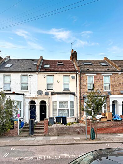 3 Bedroom Flat To Rent In Tubbs Road, London, NW10