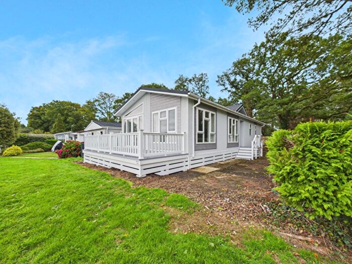 2 Bedroom Park Home For Sale In Laurel Avenue, Crookham Park, Thatcham, RG19