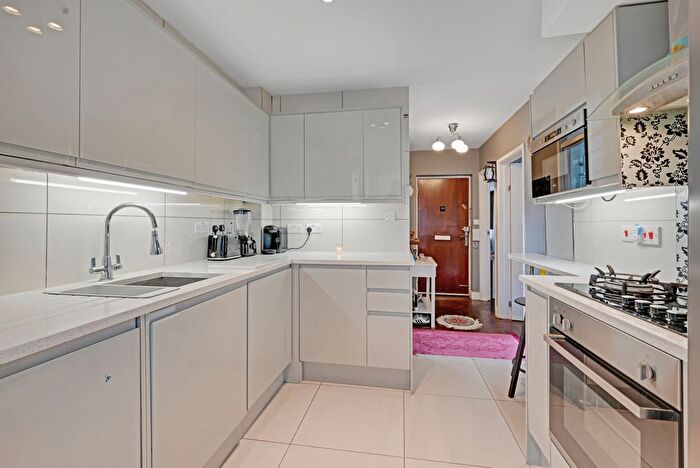 1 Bedroom Flat For Sale In Byron Way, Northolt, UB5