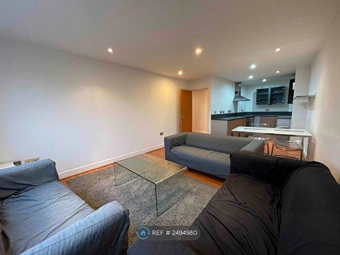 3 Bedroom Flat To Rent In John Ruskin Street, London, SE5