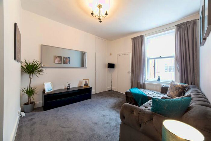 3 Bedroom Flat To Rent In &#;pppw - Ancrum Street, Spital Tongues, Newcastle Upon Tyne, NE2