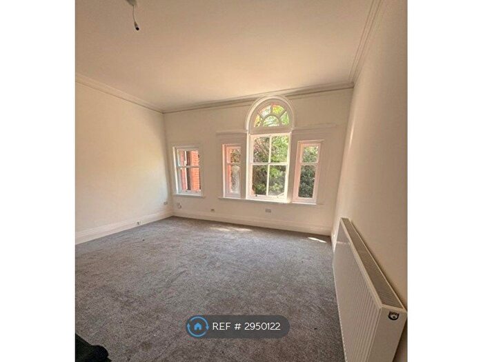 1 Bedroom Flat To Rent In Overleasowe, Prenton, CH43
