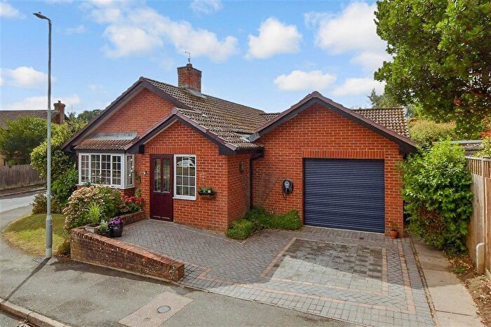4 Bedroom Detached Bungalow For Sale In Knights Meadow, Uckfield, East Sussex, TN22