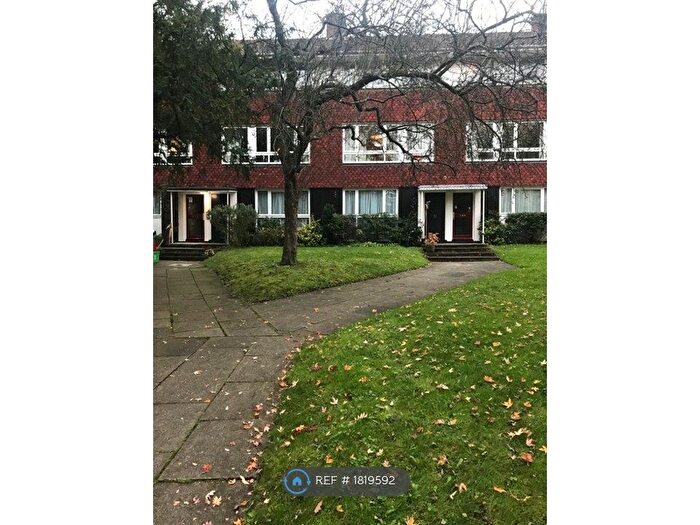 2 Bedroom Flat To Rent In Rouse Gardens, London, SE21