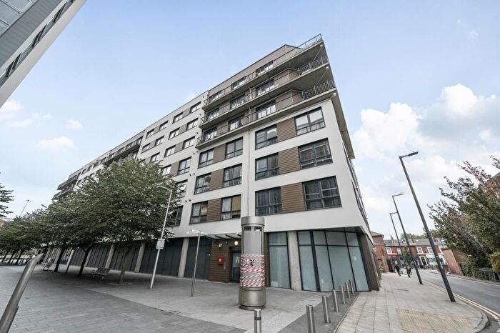 2 Bedroom Flat For Sale In Central Reading, Berkshire, RG1