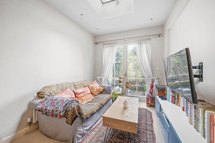 1 Bedroom Apartment To Rent In De Beauvoir Road, London, N1