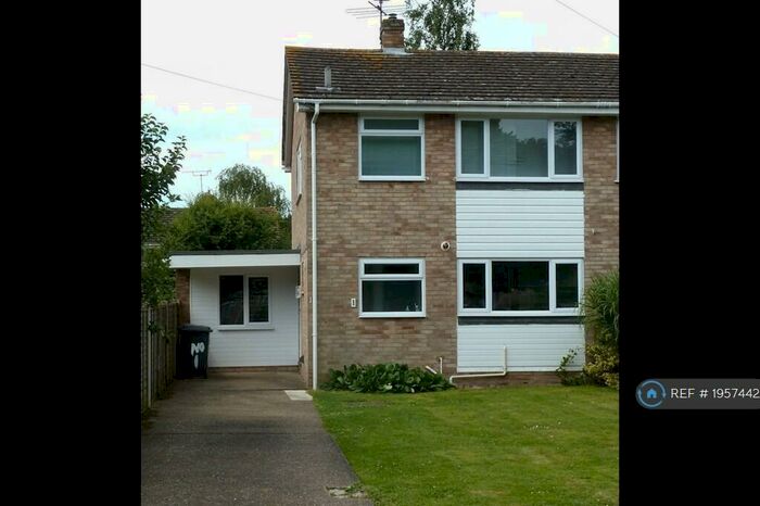 4 Bedroom Semi-Detached House To Rent In St. Michaels Place, Canterbury, CT2