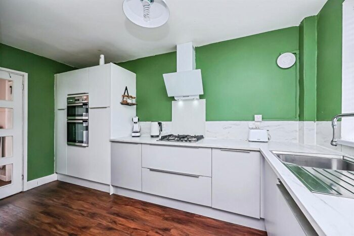 3 Bedroom Terraced House For Sale In Stirling Grove, Nottingham, NG11