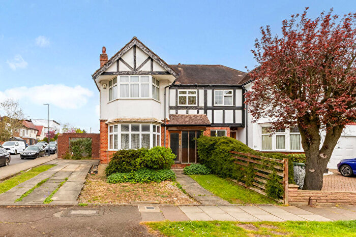 4 Bedroom House For Sale In Lansdowne Road, Stanmore, HA7