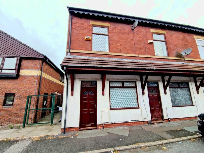 3 Bedroom End Of Terrace House To Rent In Victoria Street, Radcliffe, Manchester, M26