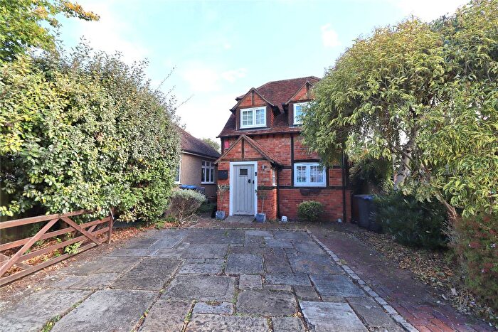 3 Bedroom Detached House For Sale In Ottershaw, Chertsey, Surrey, KT16