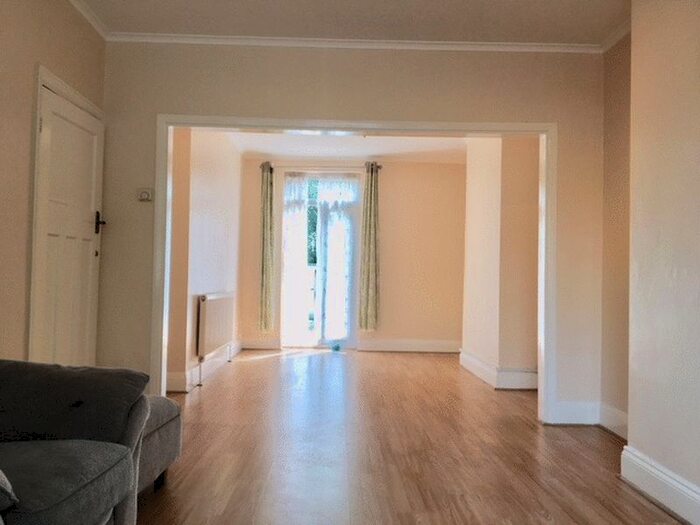 3 Bedroom Terraced House To Rent In Cavendish Road, Chingford, London, E4