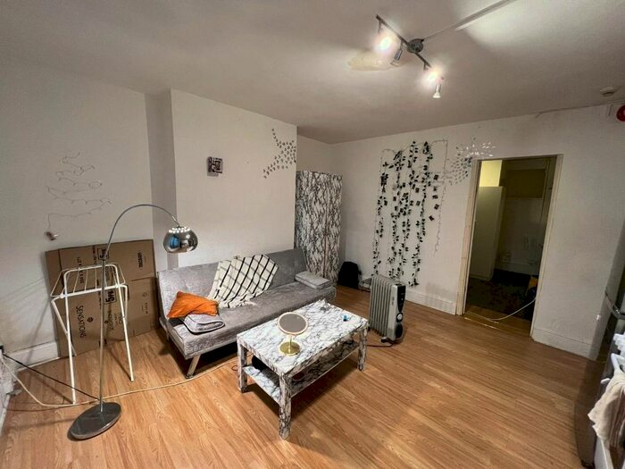 1 Bedroom Flat To Rent In Chiswick High Road, London, W4