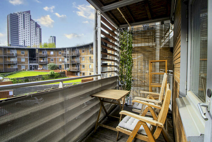 2 Bedroom Apartment To Rent In North Crescent, Leeds City Centre, LS2